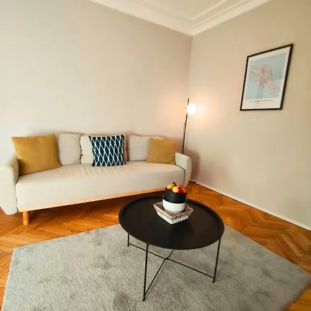 Serenity Lodge, Close To Ndk! Апартамент