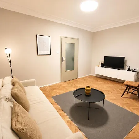 Serenity And Cosy Lodge, Next To Ndk!