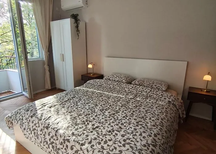 Serenity Lodge, Close To Ndk!