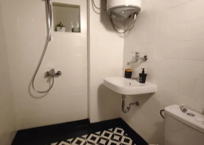 Serenity Lodge, Close To Ndk! アパート